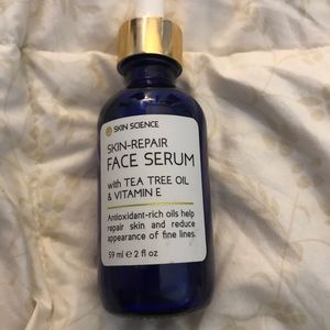 Face Serum/Tea Tree Oil & Vitamin E